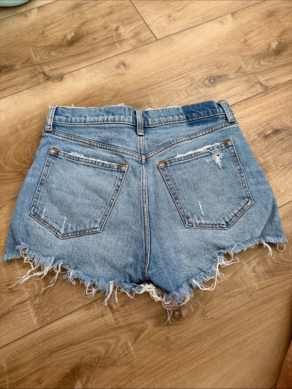 Abercrombie Mom Jean Short - Picture 2 of 3
